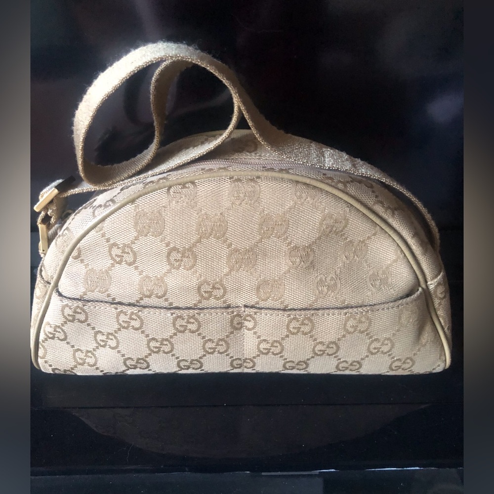 💜💜 Gucci GG Monogramed Half Moon Pouchette EUC!!